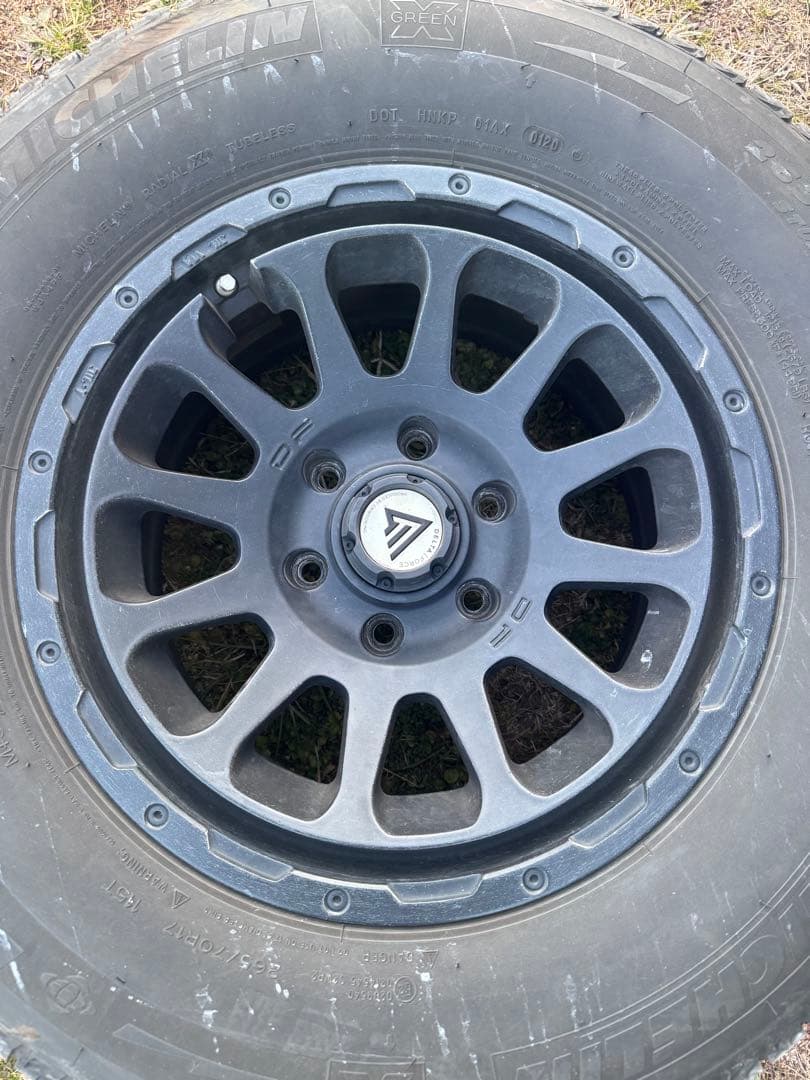 スタッドレス　ホイール　デルタフォースオーバル　ミシュラン　プラド