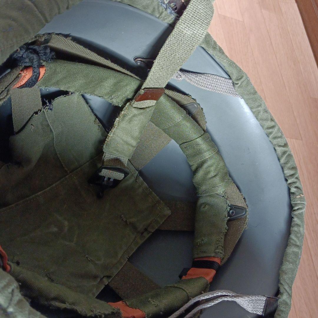 旧米軍用鉄帽と中帽（ブラスチック製）