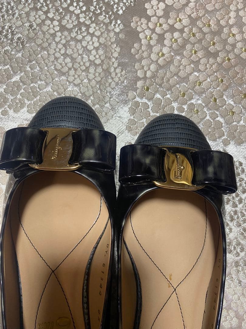 値下げしました　フェラガモバレーシューズ　4 2/1