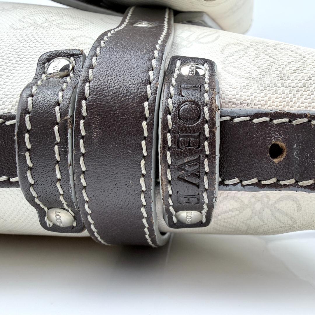 ロエベ リピートアナグラム ショルダーバッグ PVC レザー ホワイト