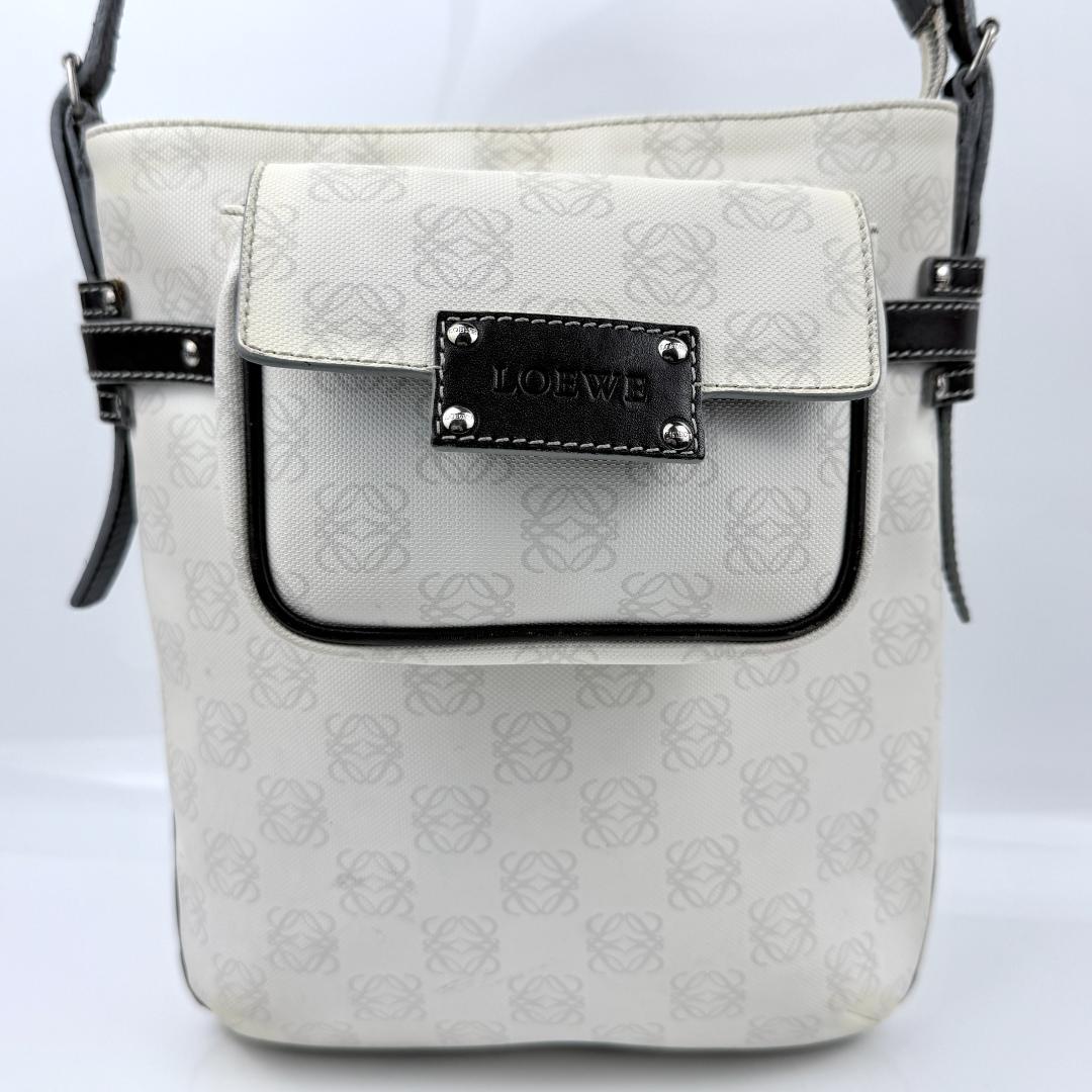 ロエベ リピートアナグラム ショルダーバッグ PVC レザー ホワイト