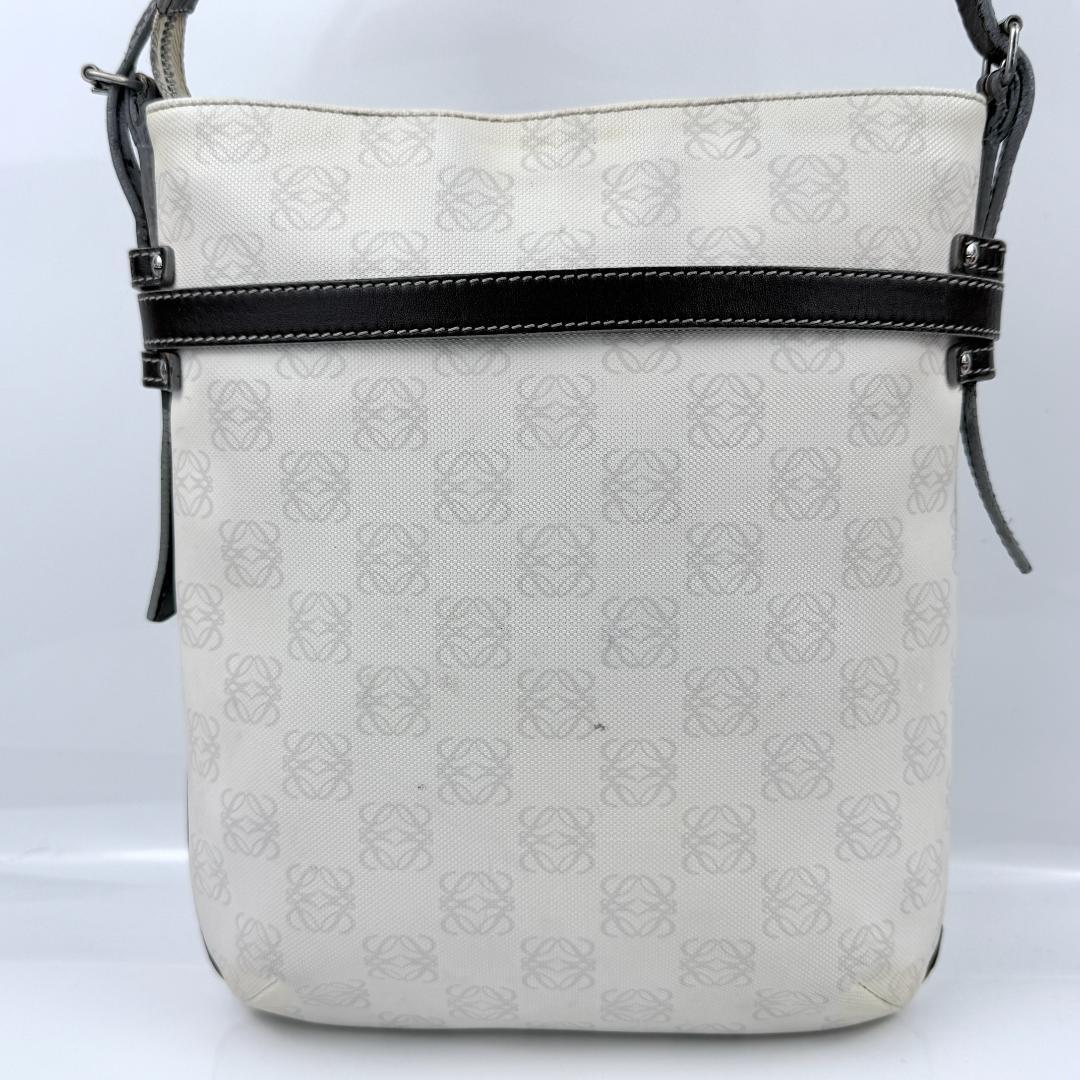 ロエベ リピートアナグラム ショルダーバッグ PVC レザー ホワイト