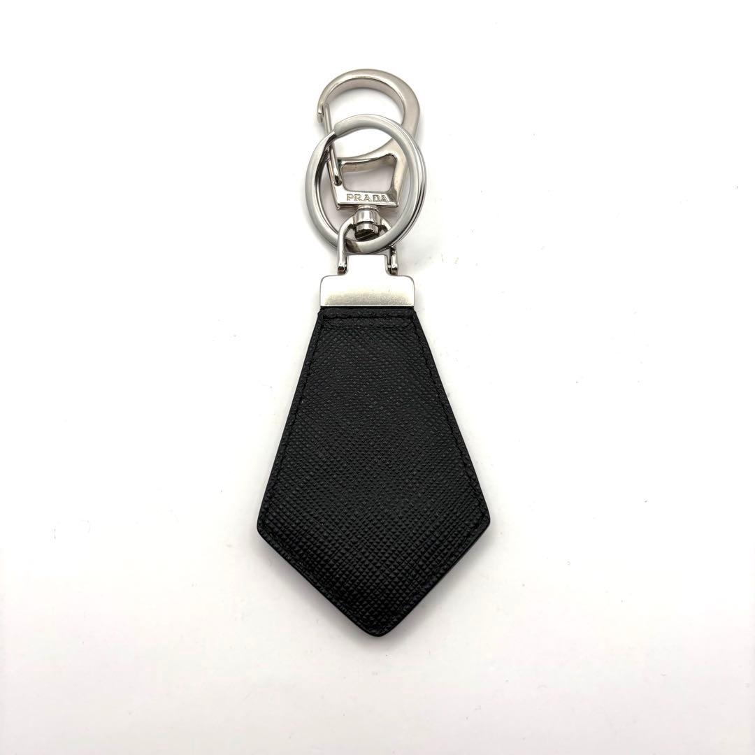 プラダ キーホルダー キーリング 三角ロゴ サフィアーノレザー ブラック 箱