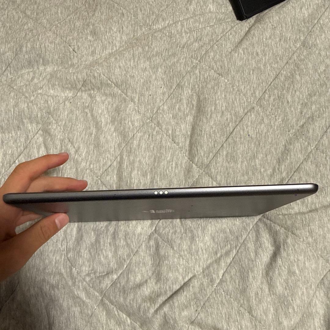 Apple iPad スペースグレー 本体代7世代