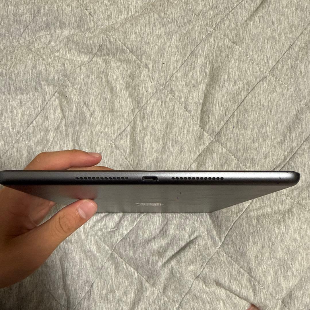 Apple iPad スペースグレー 本体代7世代