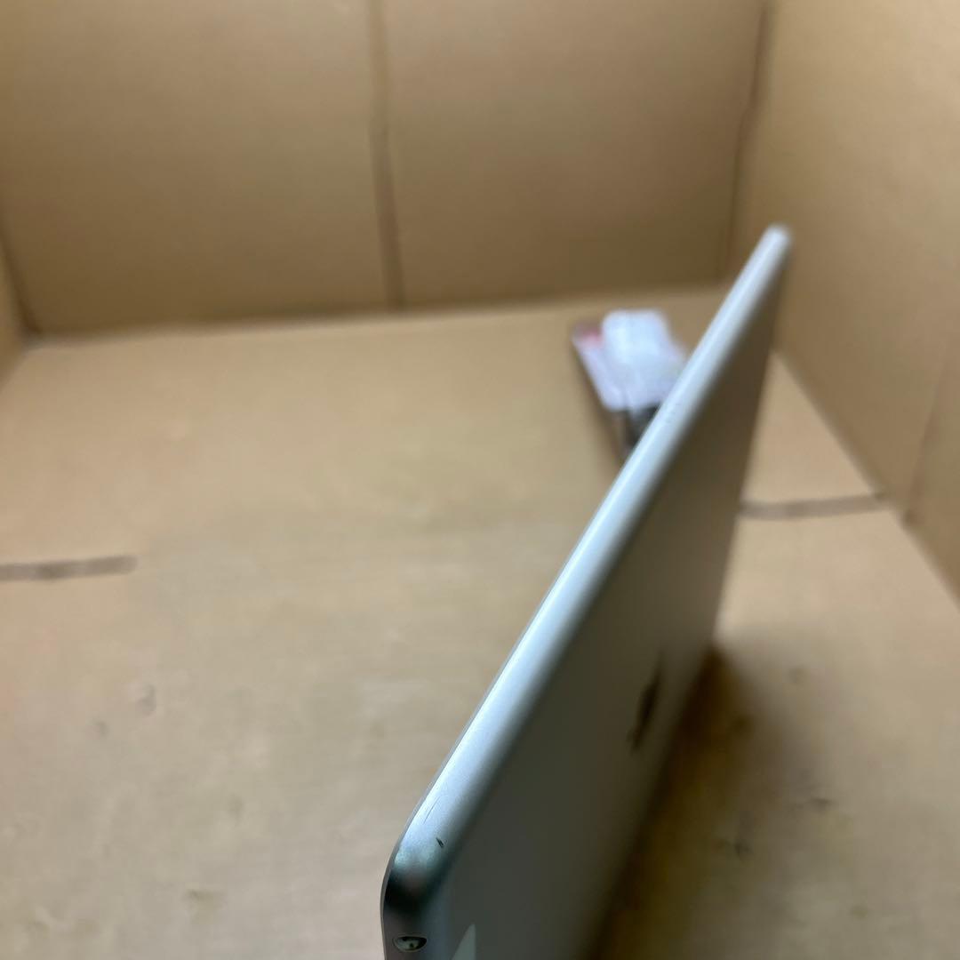 iPad 32GB cellular+wifi 第７世代　バッテリー100%