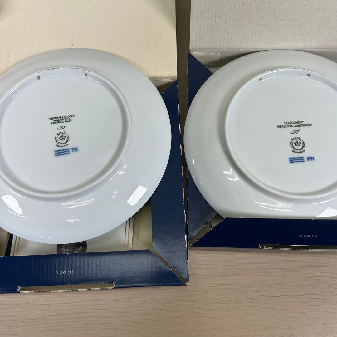 ロイヤルコペンハーゲン　イヤープレート& ブルーフルーテッド プレイン　B180