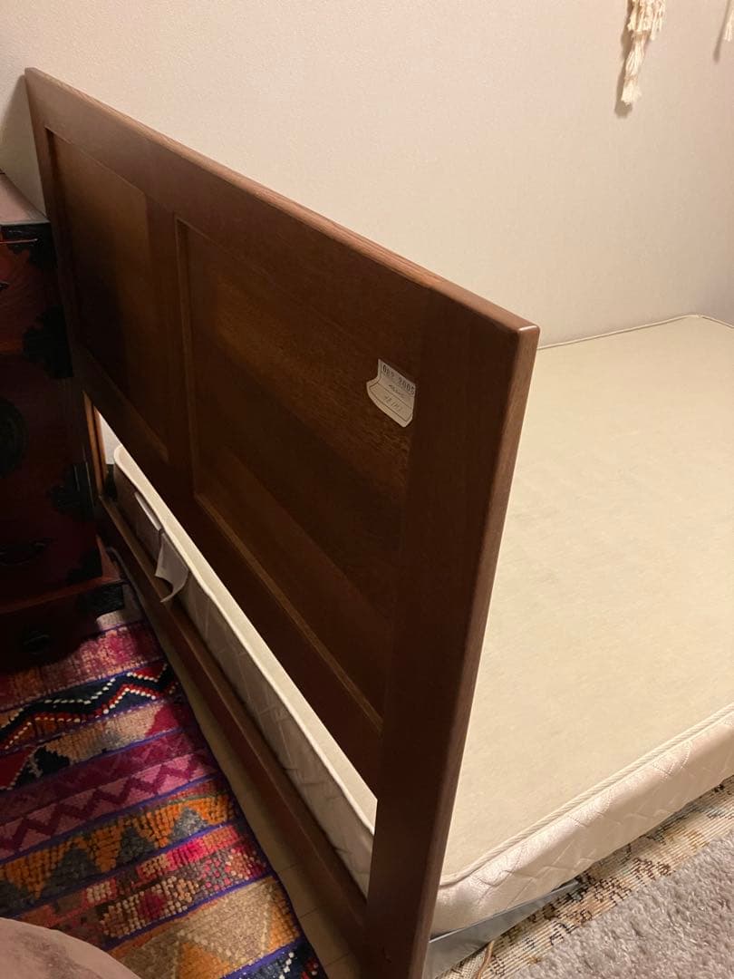 セミダブルベッド　足つきスプリングつき