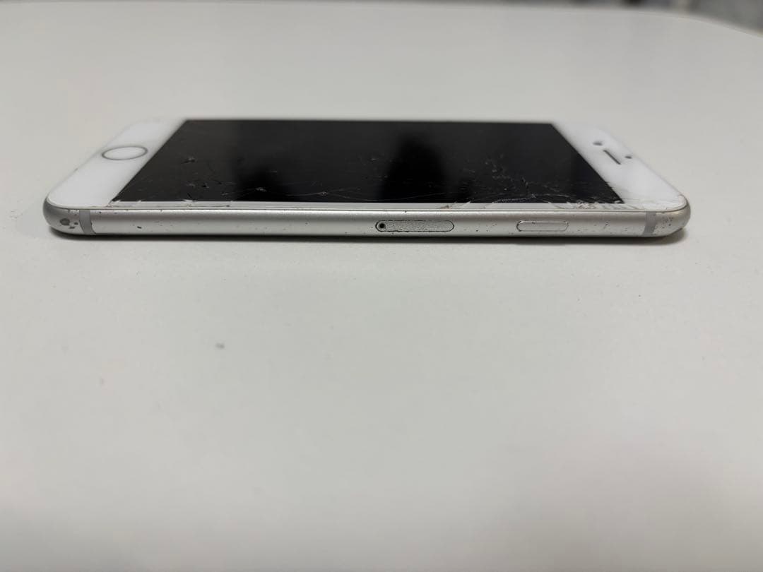 Apple iPhone 8 中古 64GB シルバー 本体