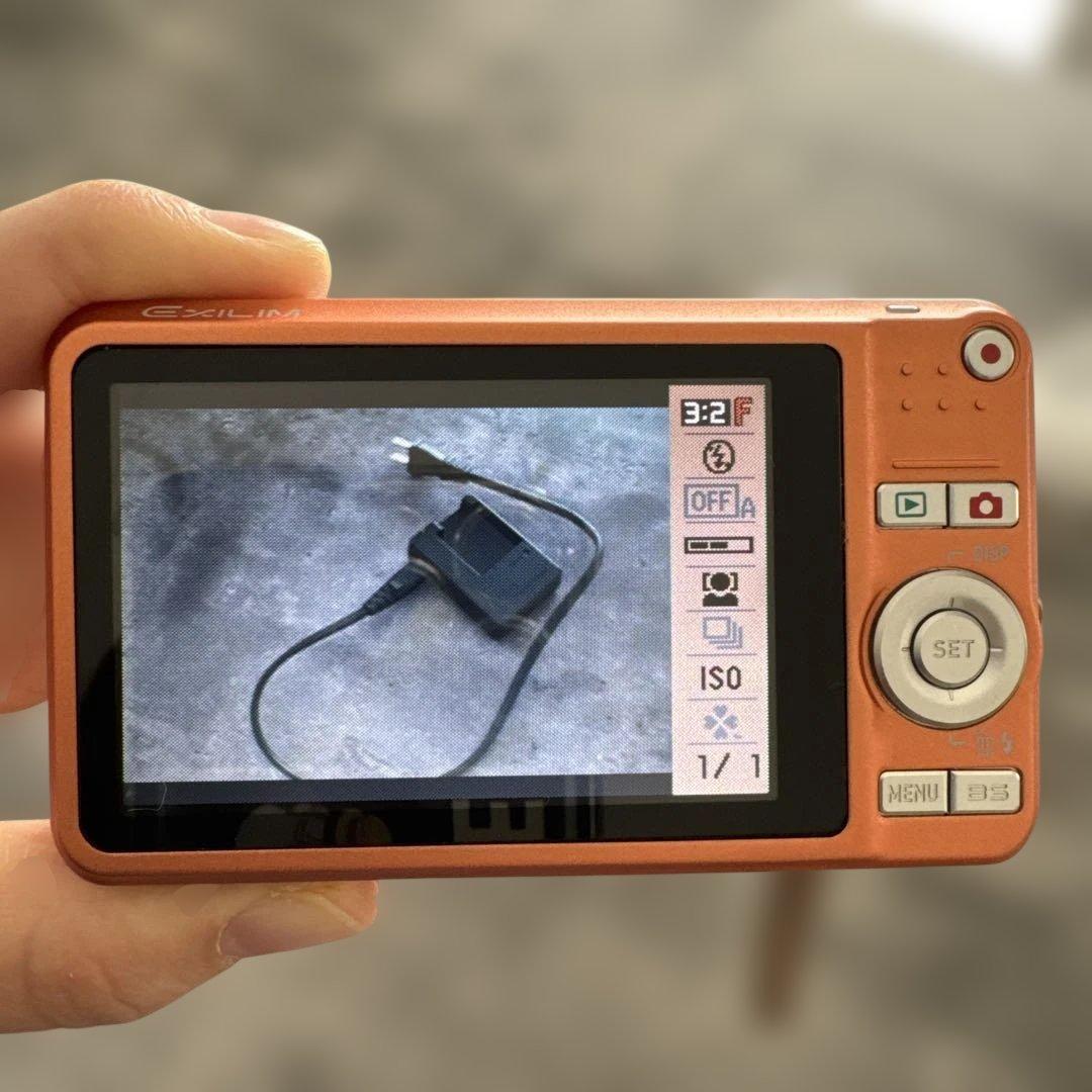 CASIO EXILIM 9.1メガピクセル コンパクトデジタルカメラ　オレンジ