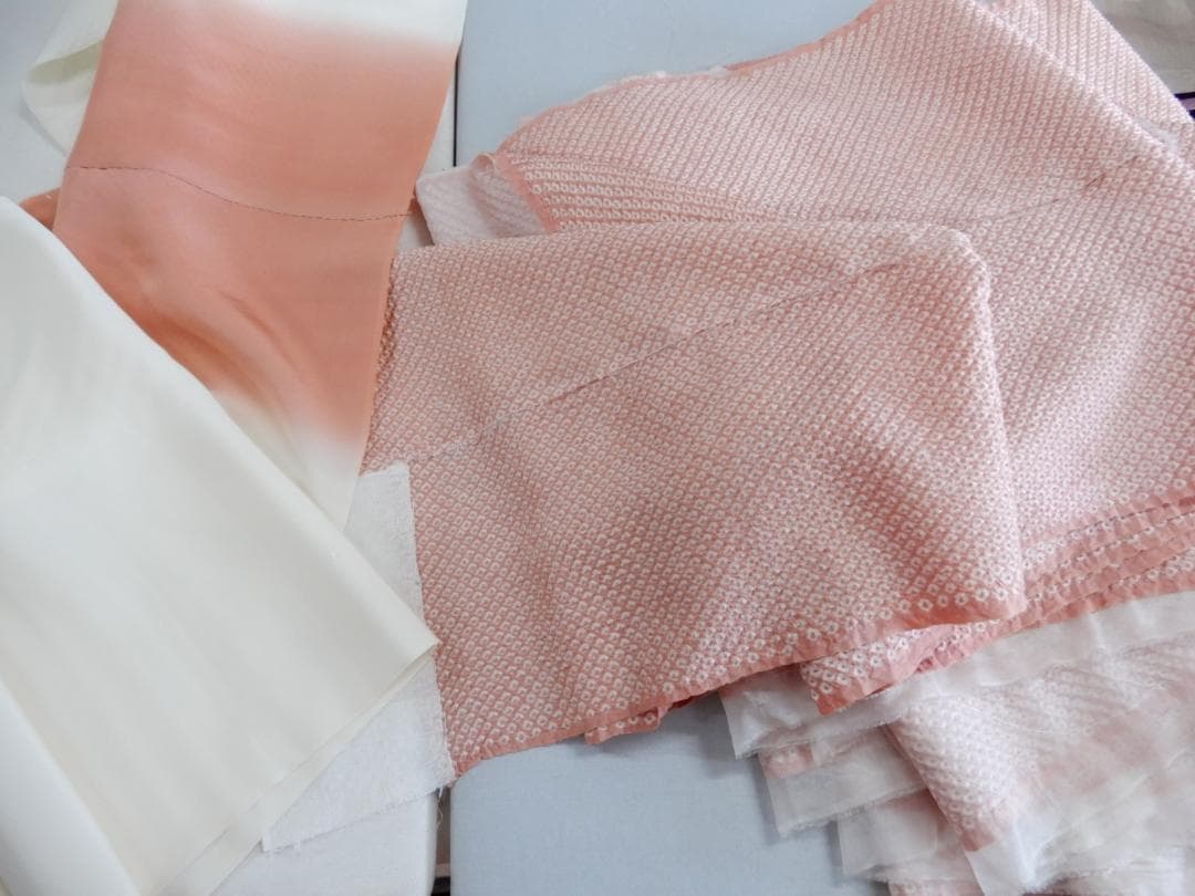 正絹・総疋田絞り着尺反物・巾だし済み品・和名 緋褪色