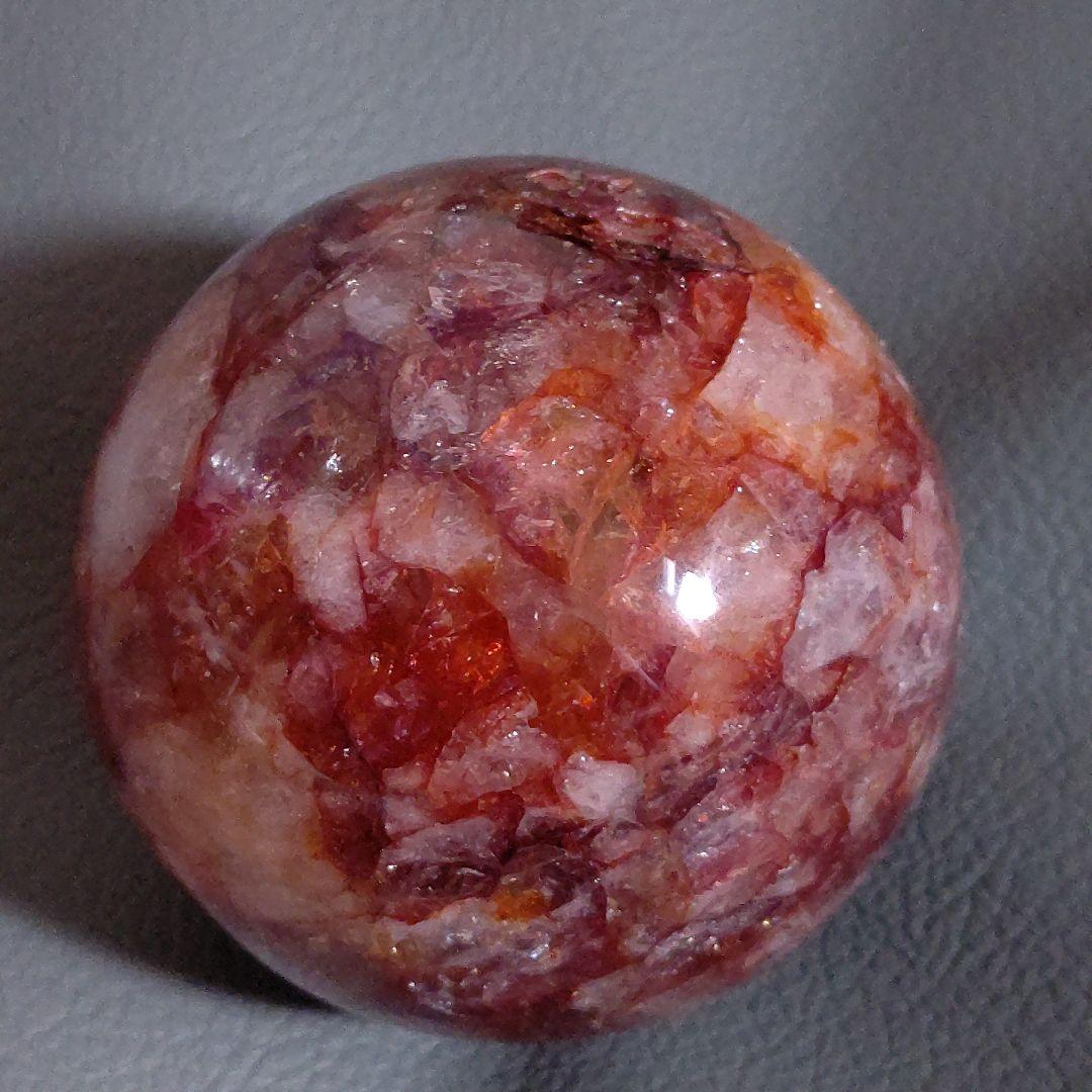 虹まみれ♡　レッドファイアクォーツ　スフィア　丸玉　天然石　台座付き　6.8cm