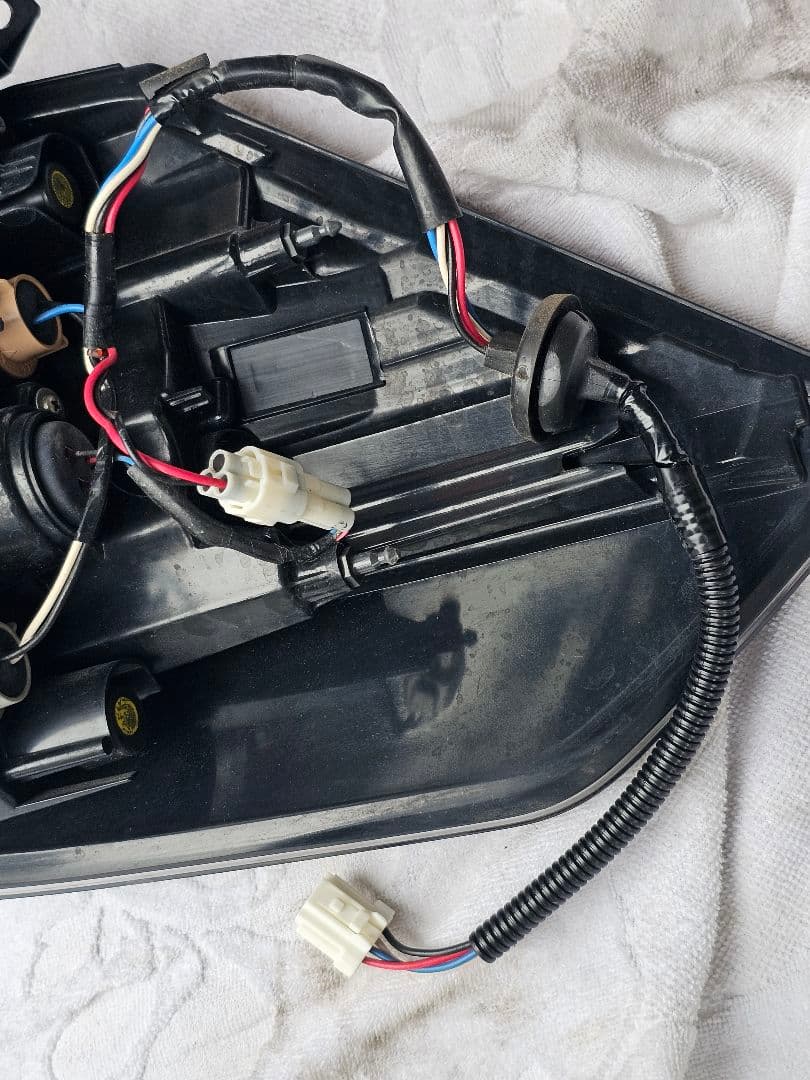 エクストレイルT32 後期テールランプL（助手席側）セット