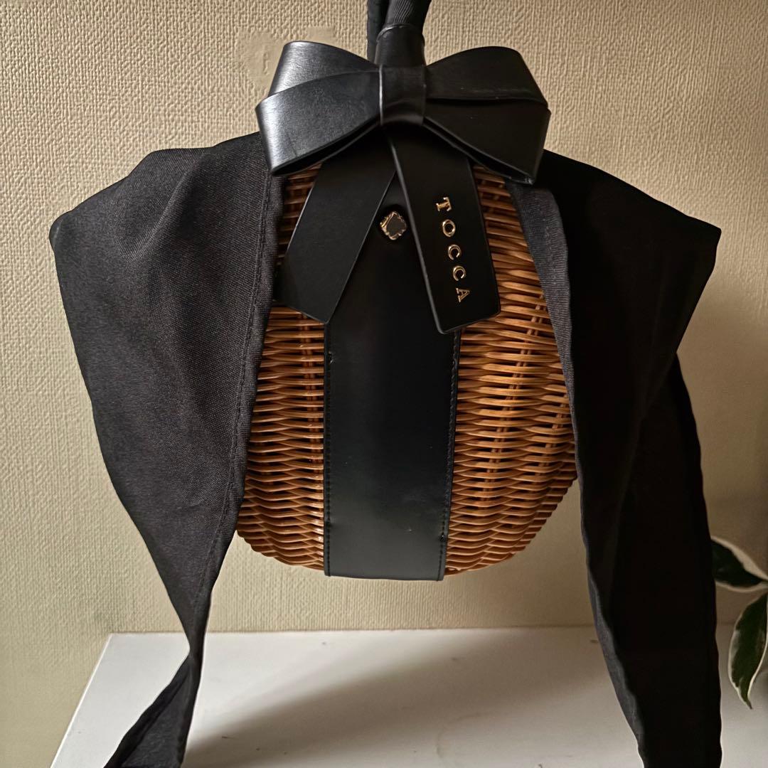 美品♡TOCCA リボン付きかごバッグ レザー ナチュラル×ひブラック 自立