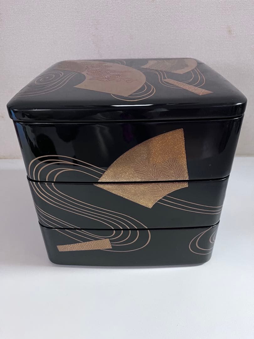 【未使用】輪島塗 蒔絵 三段重箱 お屠蘇 盃　酒器セット　中島忠平の作品