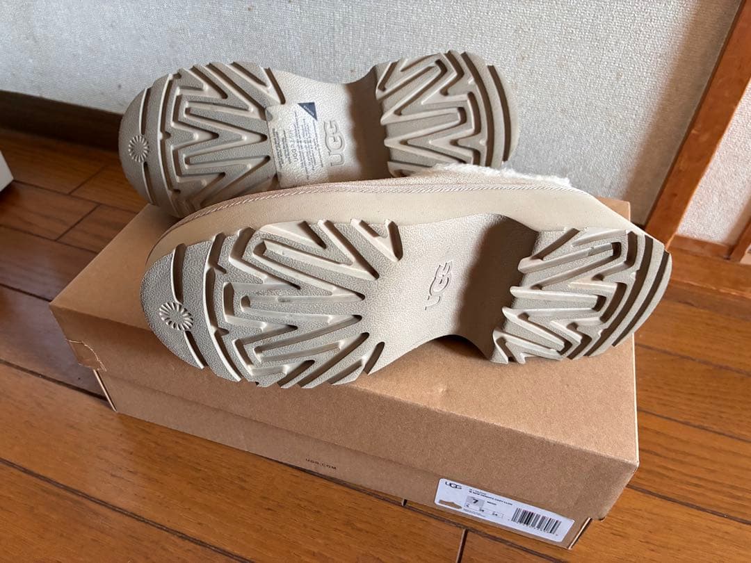 UGG ニューヘイツ　コージークロッグサンダル　サボ　24