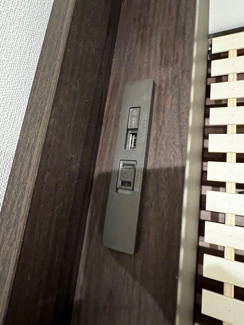 セミダブルベッドフレーム(ヴァイン DBR LEG) ニトリ