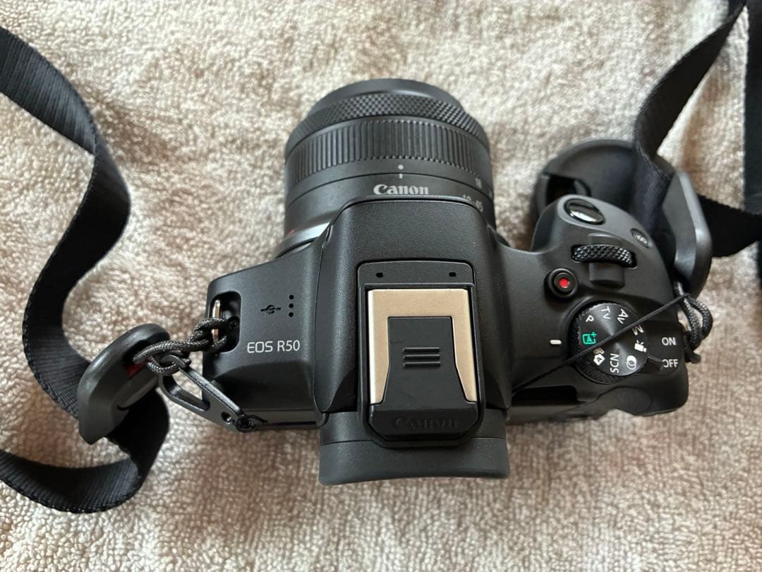 中古　Canon EOS R50 ミラーレスカメラ 本体とレンズ付き