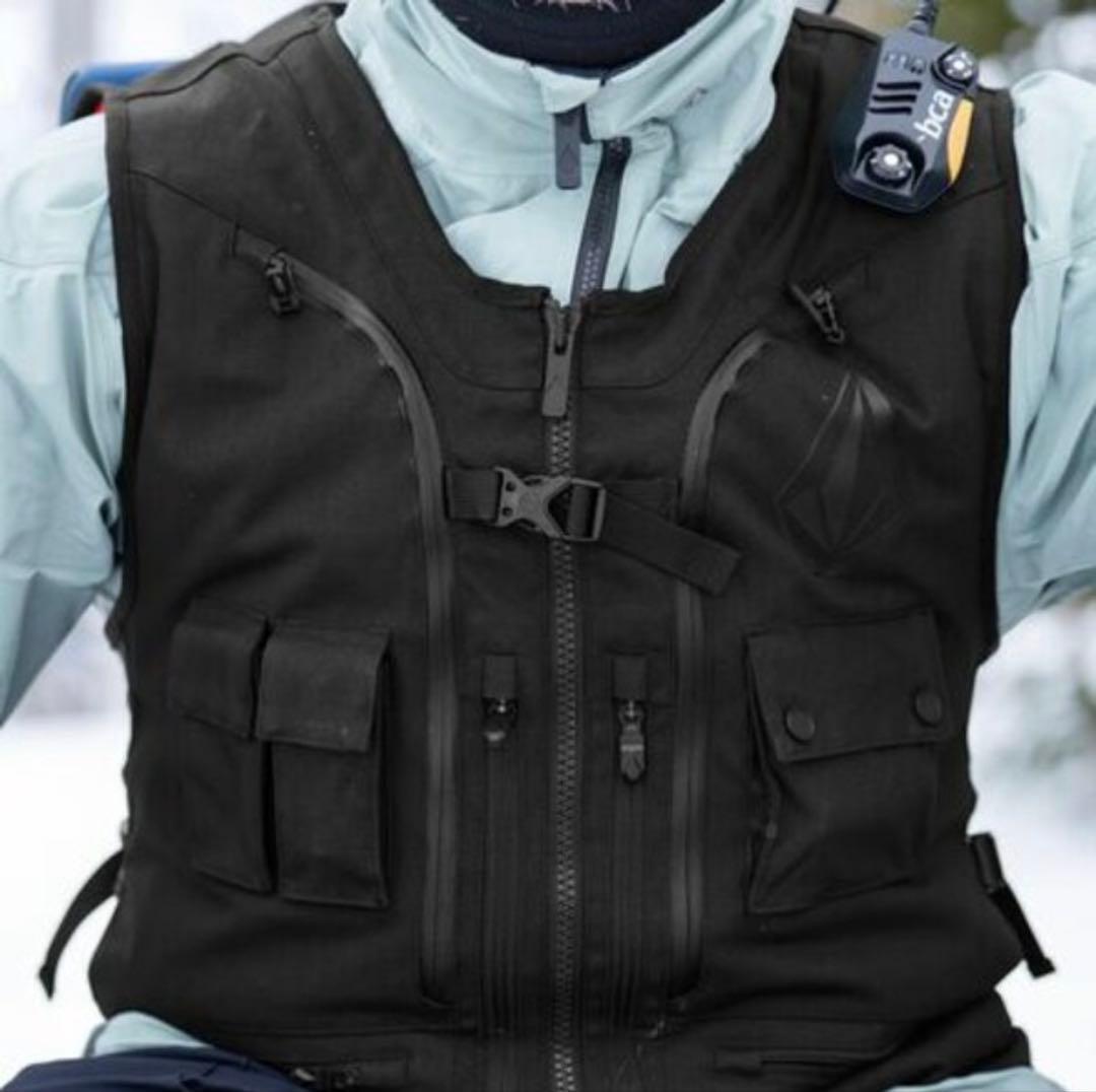 【新品】ボルコム VOLCOM Iguchi Slack Vest Sサイズ