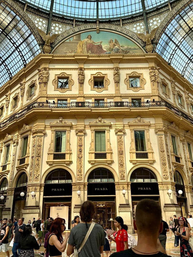 新品プラダ　ガレリア　ヘアークリップ　ミラノ限定品