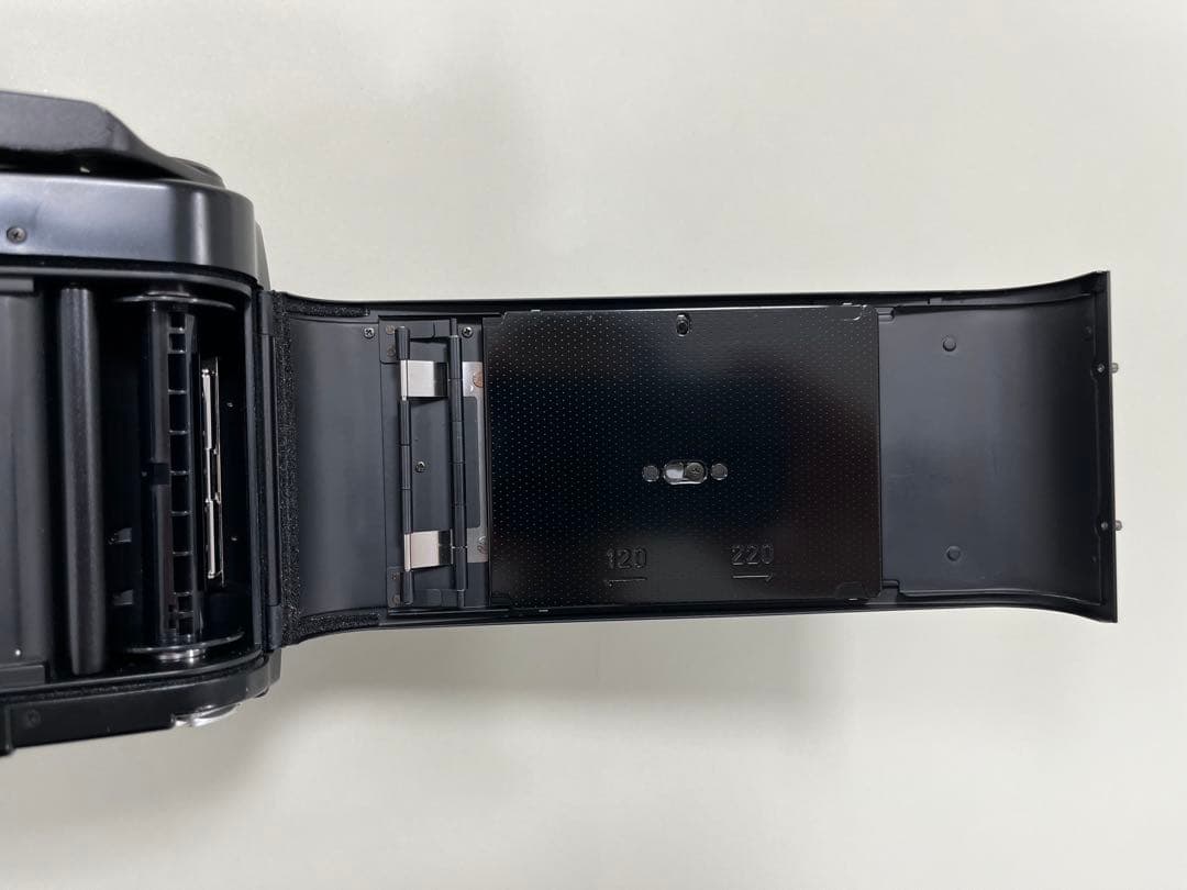 PENTAX67IIボディ(AEファインダー付き、純正ストラップ)美品