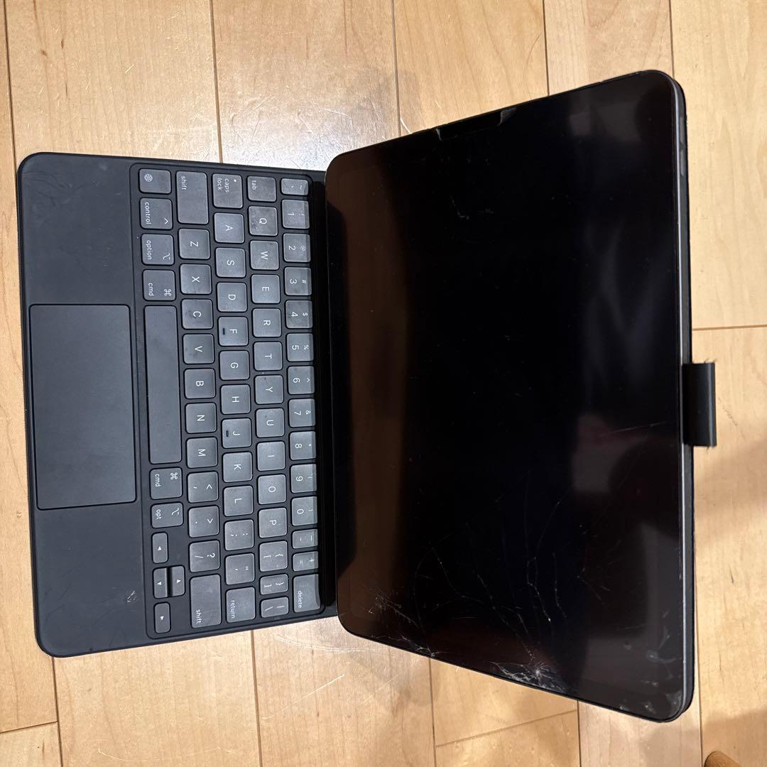 iPad本体 タッチスクリーン傷あり&Magic Keyboardセット