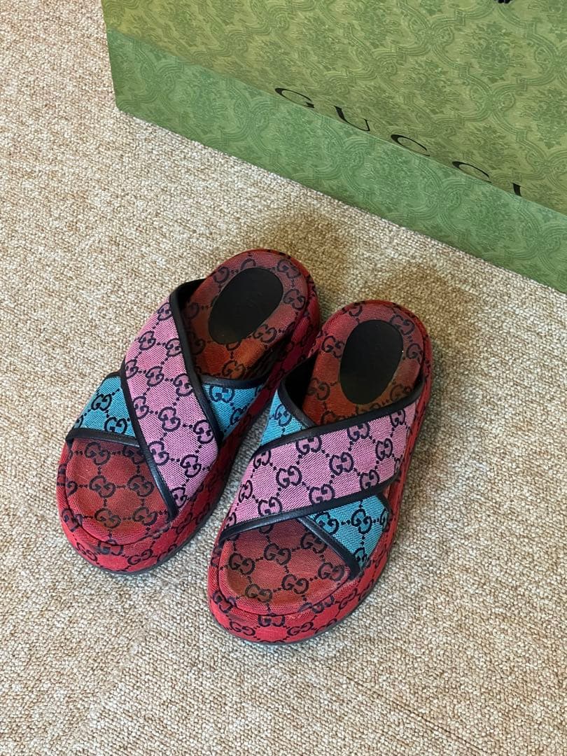 GUCCI グッチ　ロゴ　厚底サンダル 36.5