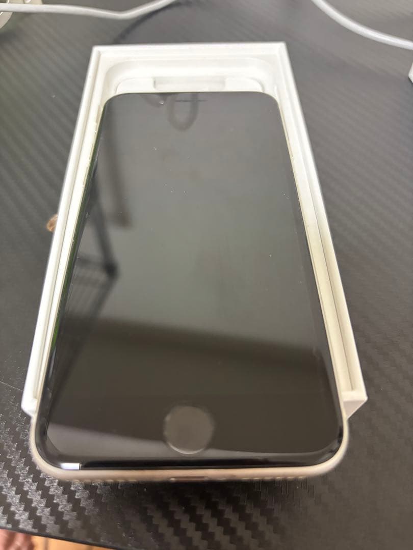 iPhone SE 3 Starlight 64GB SIMロック解除済