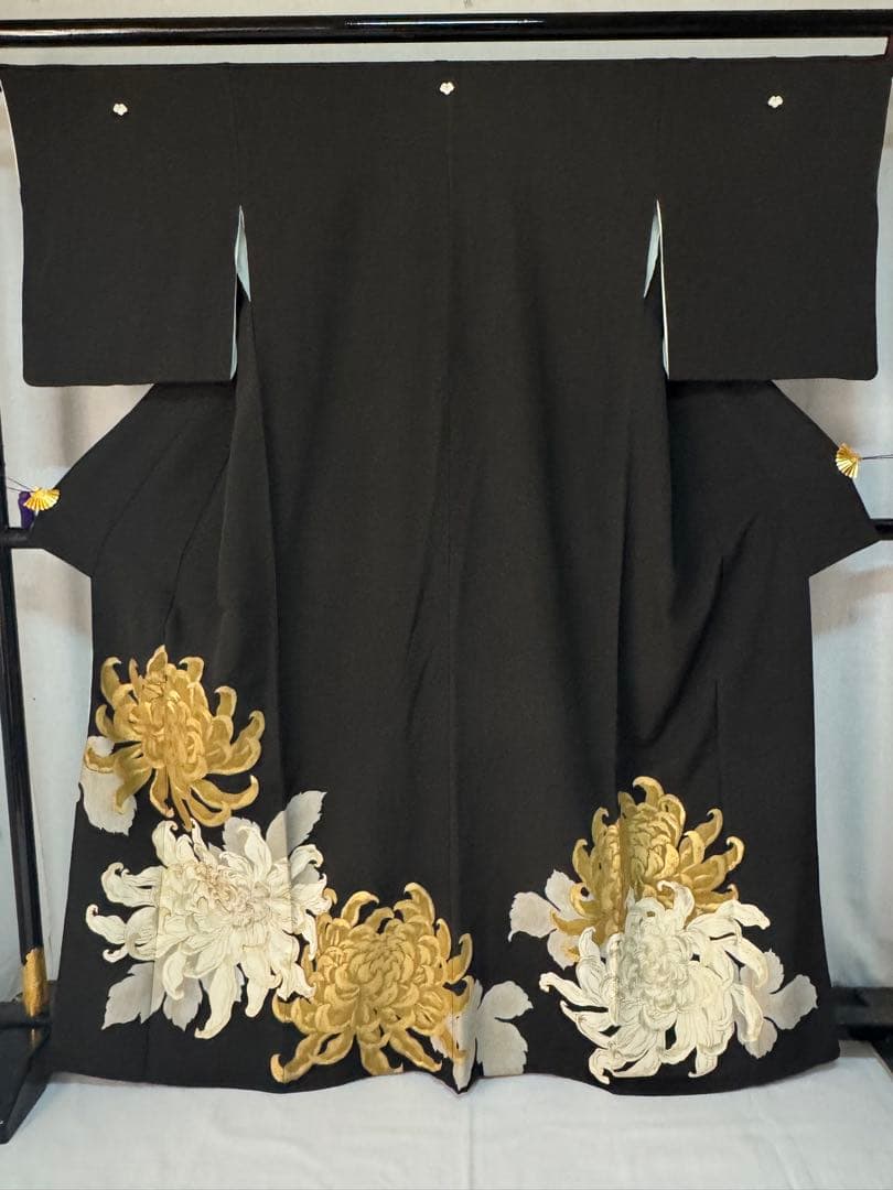 [美品] 紋入り　黒留袖　正絹　比翼付き　菊　礼装　結婚式　フォーマル　高身長