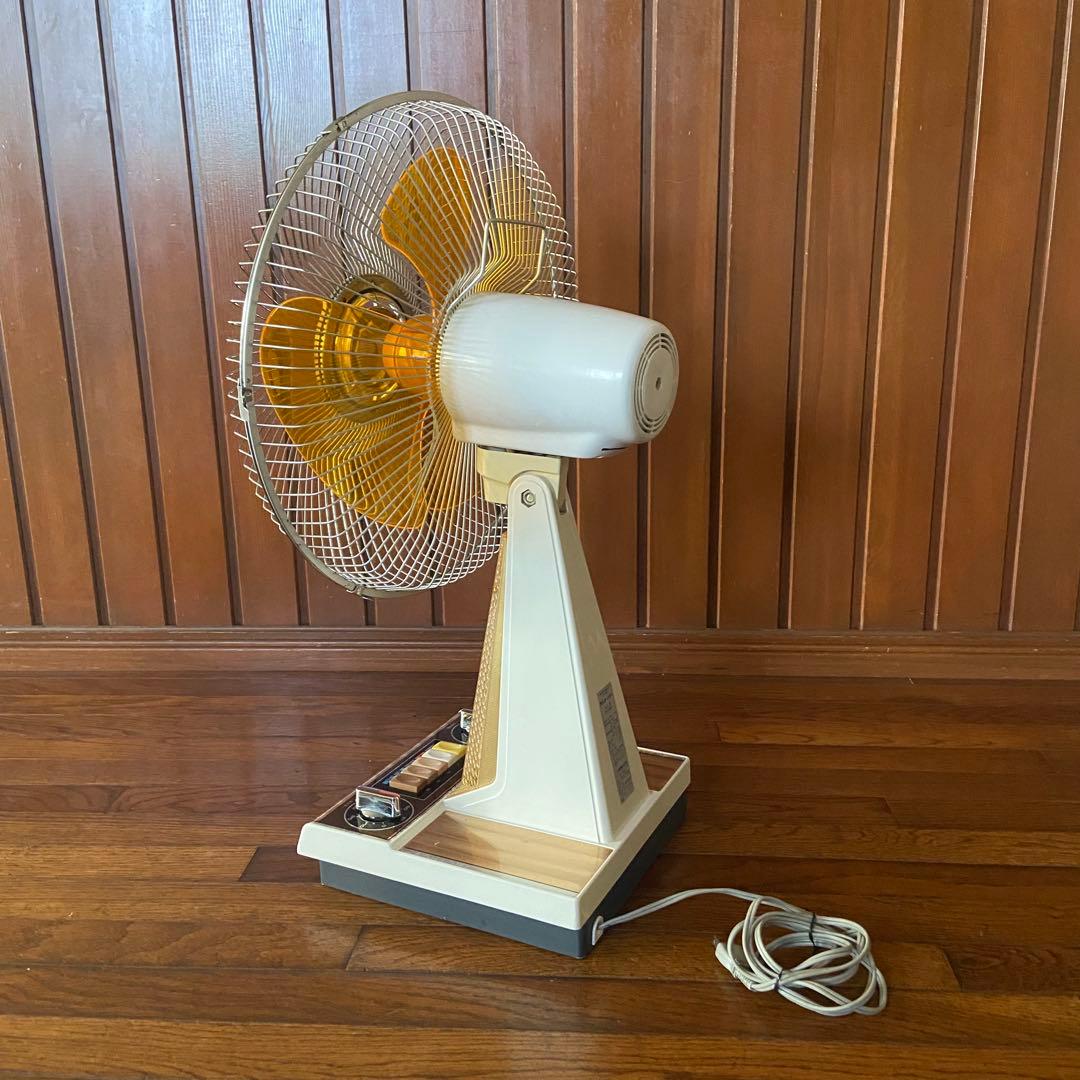昭和レトロ　扇風機　ライト点灯します　希少　レトロポップ　美品　オレンジ