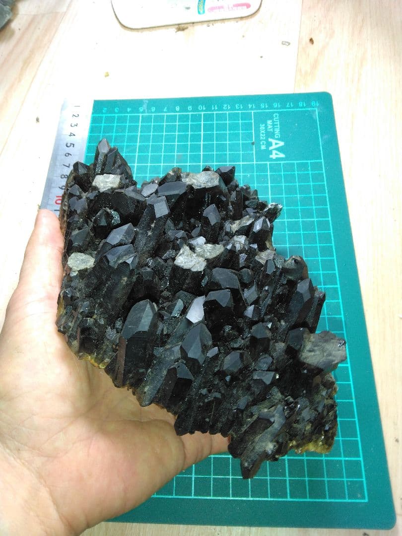 中国産　モリオン水晶　クラスター　黒水晶