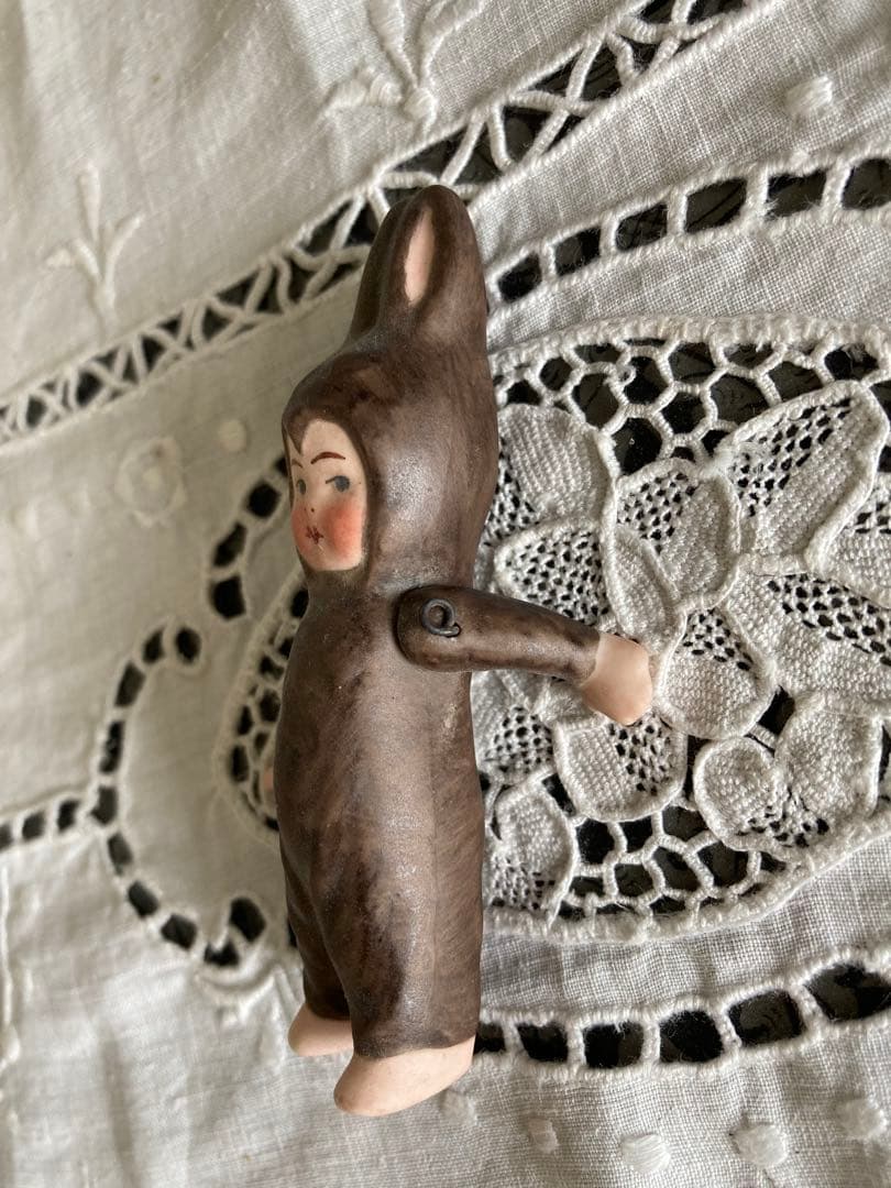 ドイツ　アンティーク　小さい　うさぎの着ぐるみ　ミニョネット　ビスクドール