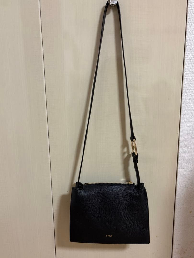 FURLA ショルダーバッグ　ヌヴォラ　ブラック