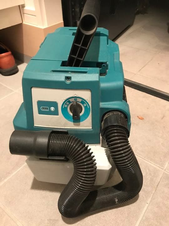 マキタ　乾湿両用集じん機