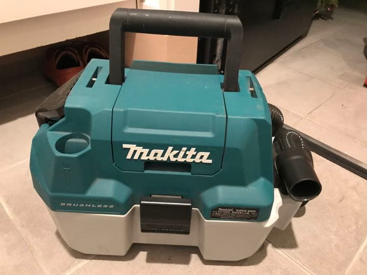 マキタ　乾湿両用集じん機