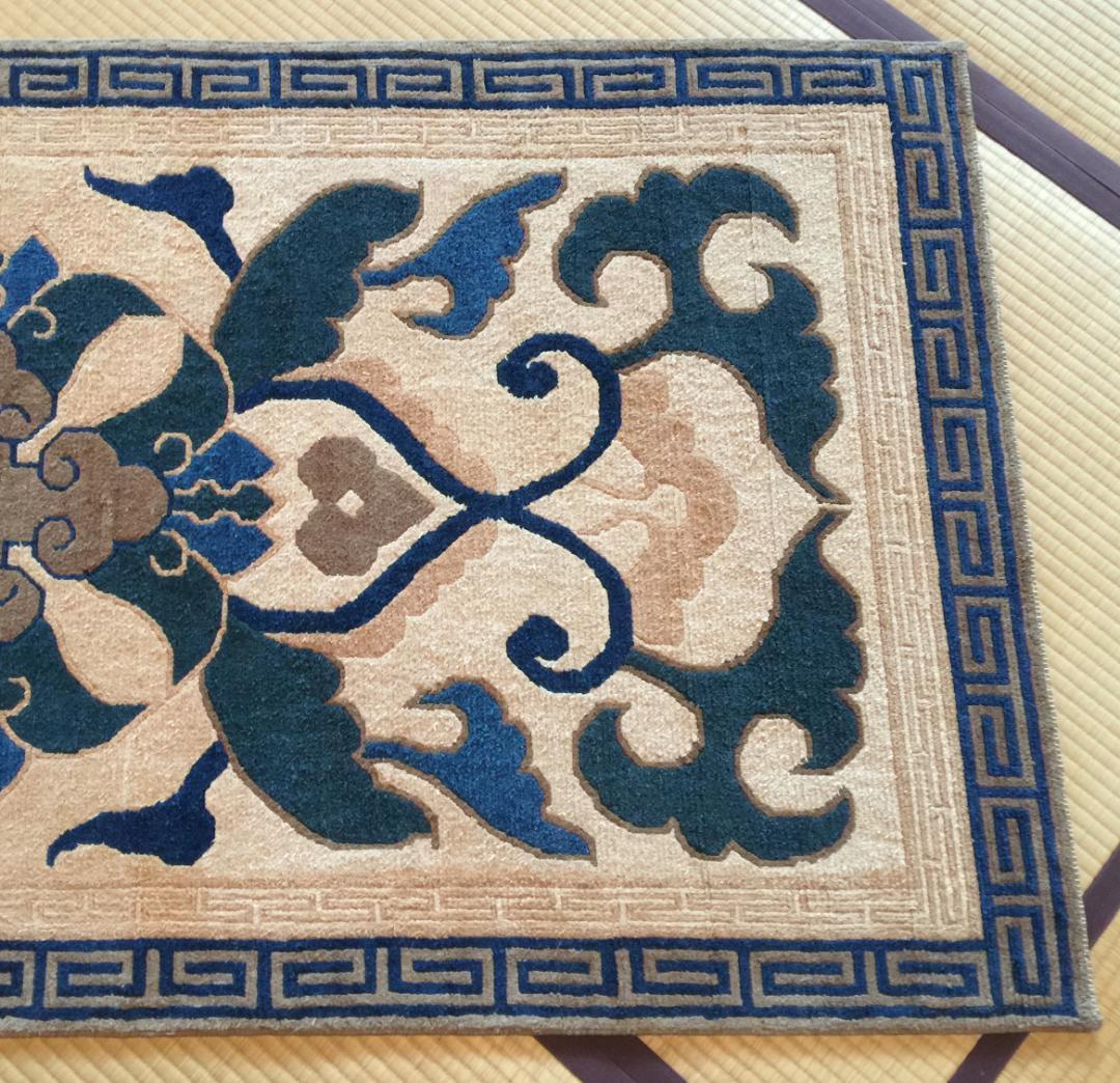 鍋島 段通 蟹牡丹 95cm × 191cm (京間の一畳分)