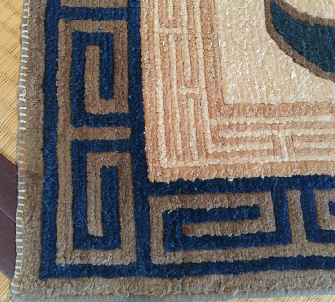 鍋島 段通 蟹牡丹 95cm × 191cm (京間の一畳分)