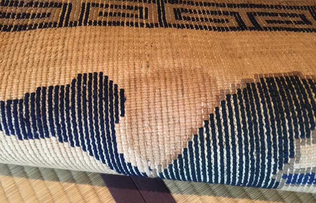 鍋島 段通 蟹牡丹 95cm × 191cm (京間の一畳分)