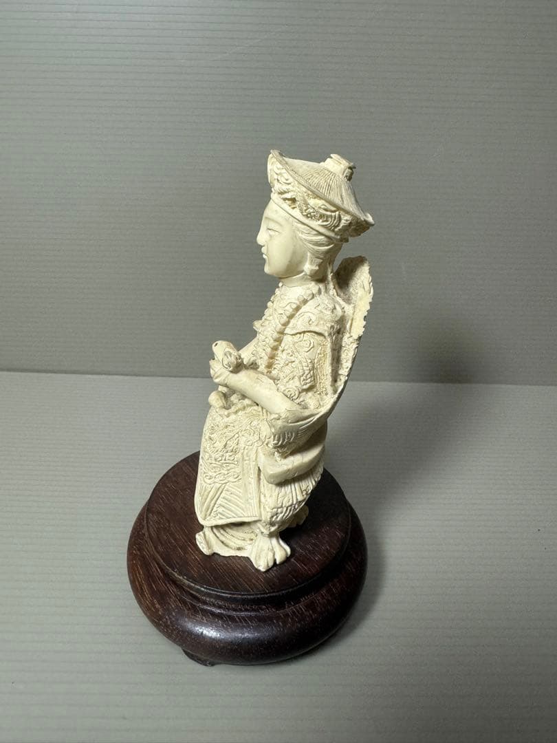 2102  皇帝像　彫刻  古美術品　 置物　細密細工　骨董