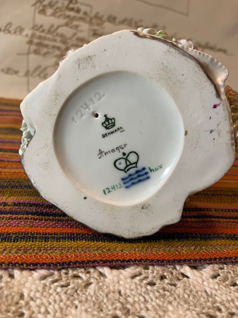 ロイヤルコペンハーゲン　アンティーク　レア民族衣装シリーズの女の子フィギュリン！