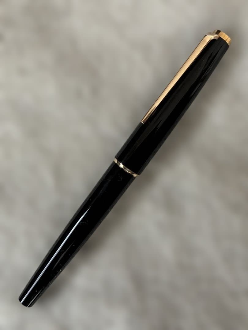 ◾️MONT BLANC モンブラン◾️万年筆◾️黒／金色◾️コンバーター付属◾️