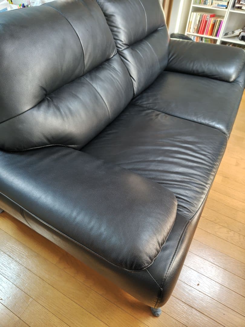 ニトリ黒レザー本革2人掛けソファ