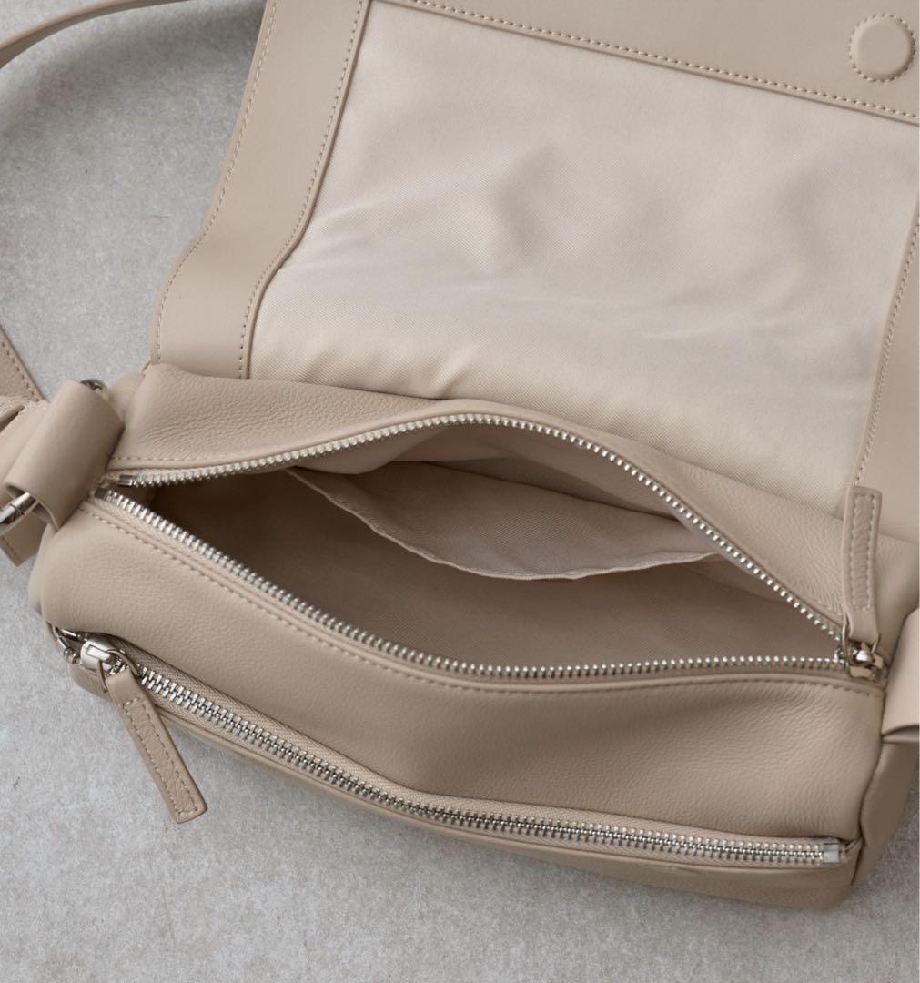 BEARDSLEY ビアズリー レザーボディバッグ