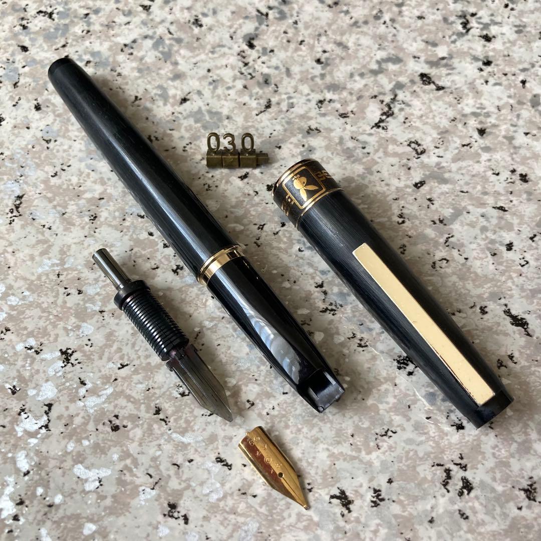 #030 オーバーホール済み 万年筆 プラチナ プレイボーイ コラボ 18k