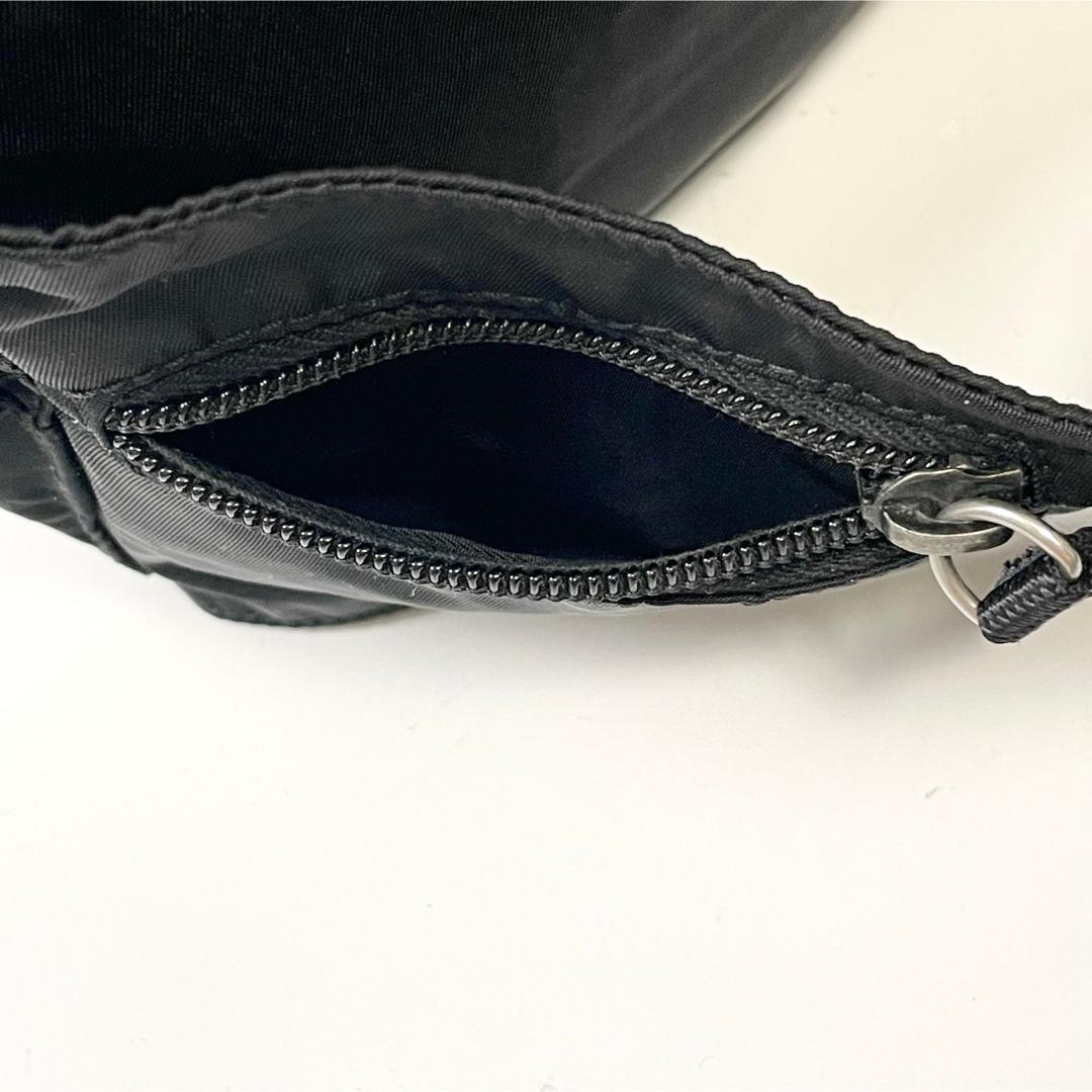 てらプラダ　三角ロゴ　ナイロン　ボディバッグ　ブラック