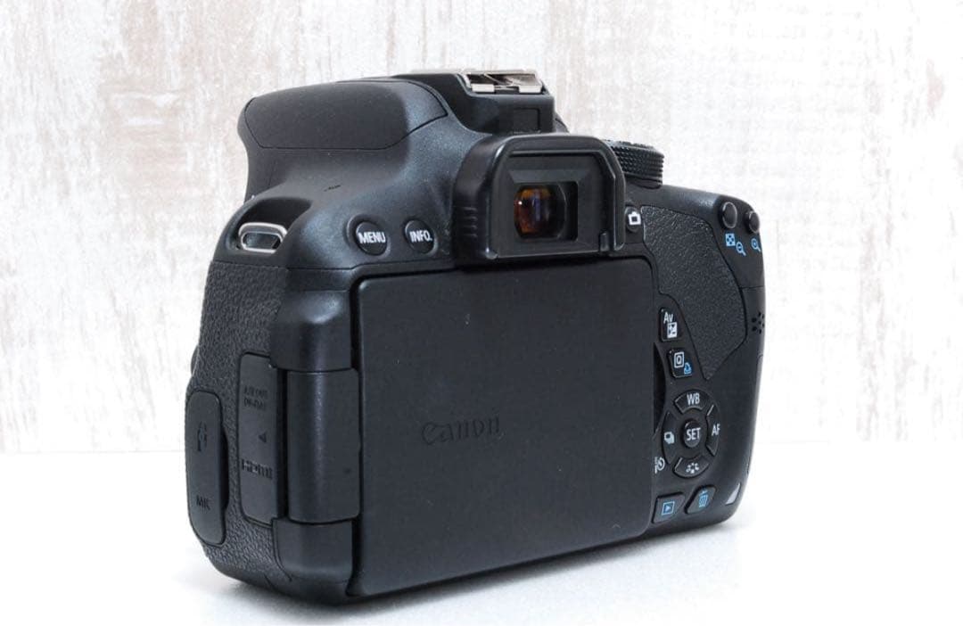 Canon Kiss X7i デジタル一眼レフ 18-55mmレンズ付