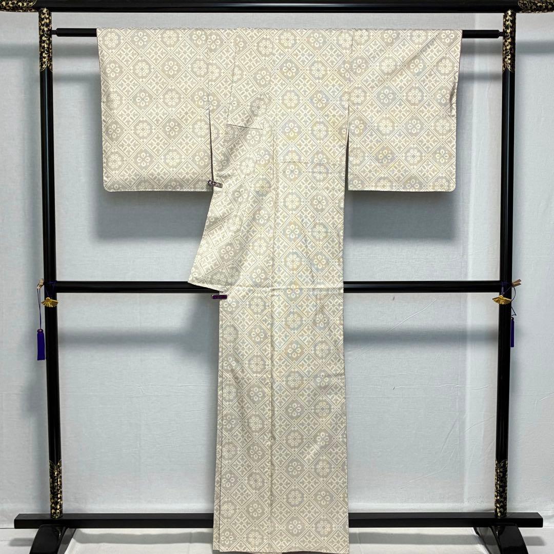 D118 本場白大島紬 華文 正絹 着物 袷 しつけ糸付き未使用極美品