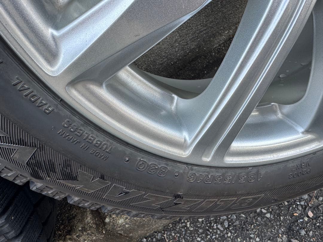 コンパクトカー‼️ブリヂストン‼️16インチ‼️スタッドレスタイヤ‼️2020年製バリ山