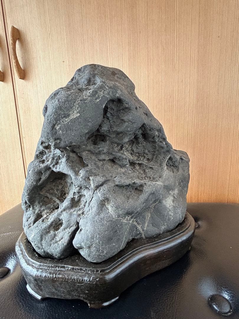 新潟県南魚沼市　水無川産　八海石　うぶ石　今後なかなか出て来ない一石です！