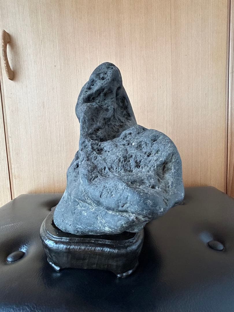 新潟県南魚沼市　水無川産　八海石　うぶ石　今後なかなか出て来ない一石です！